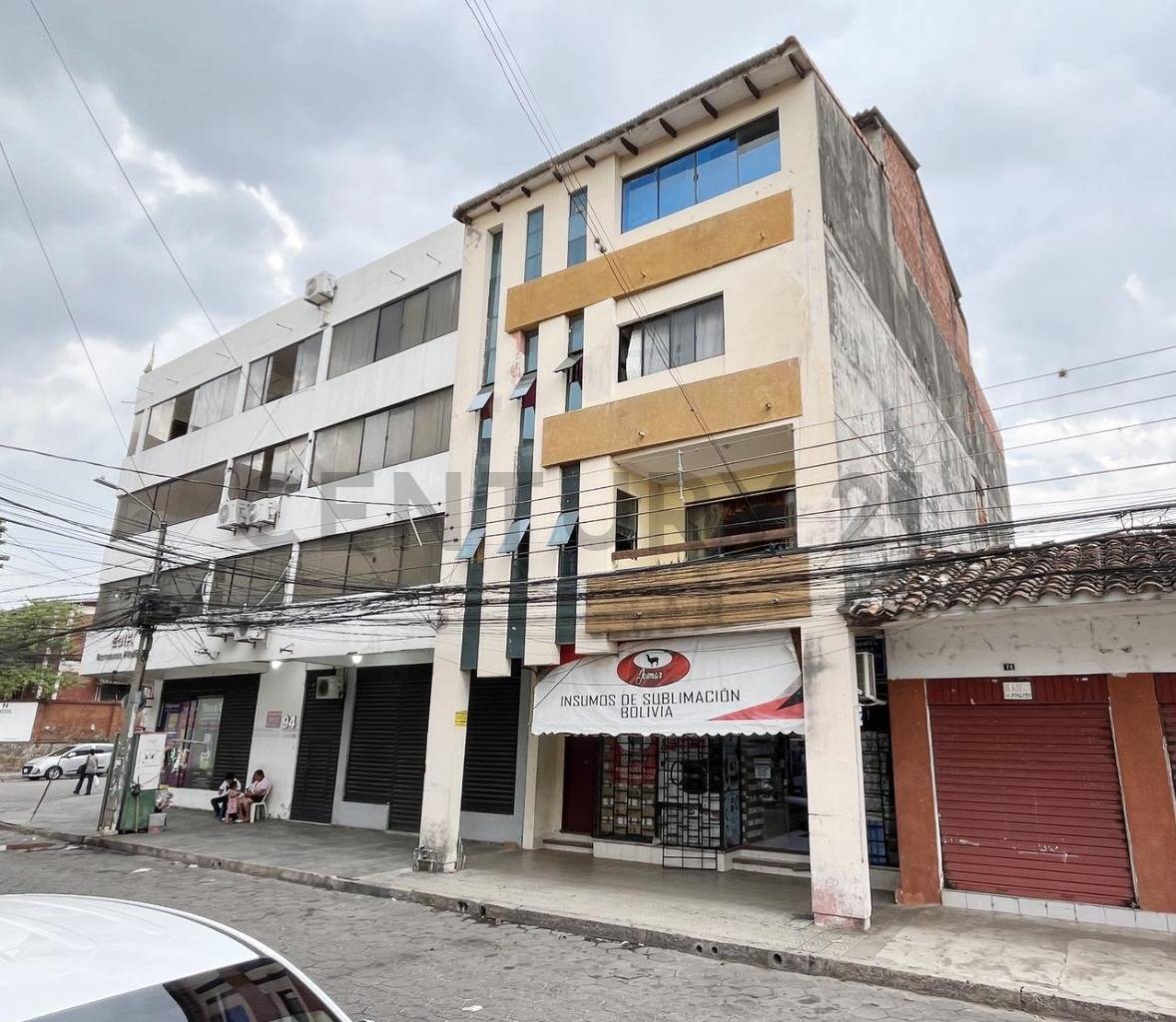 DEPARTAMENTO EN VENTA – EDIFICIO LEON CENTRO DE LA CIUDAD – Calle Sara y Junin, Centro, Santa Cruz
