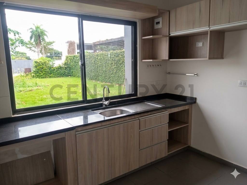 Amplia casa en venta dentro de condominio – Avenida virgen de cotoca 8vo anilo  condominio Icaraí, Este, Santa Cruz