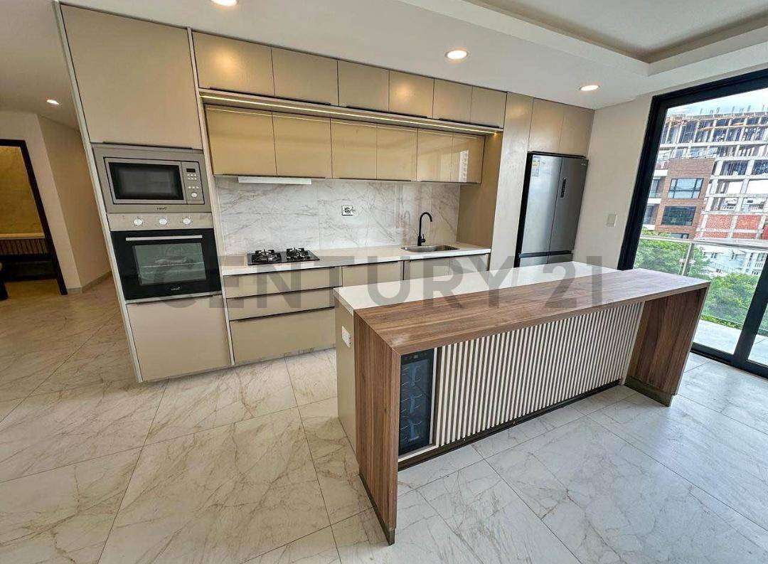 DEPARTAMENTO EN VENTA DE 3 DORMITORIOS – CONDADO VI PLAZA ITALIA, Equipetrol, Santa Cruz