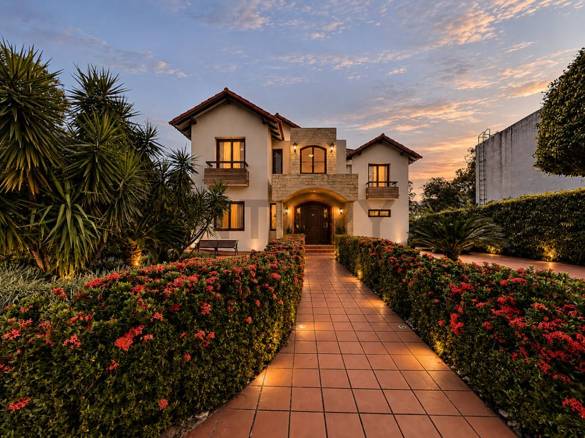 HERMOSA CASA DE LUJO URUBO GOLF – CONDOMINIO URUBO GOLF, MODULO 3, Urubo, Santa Cruz