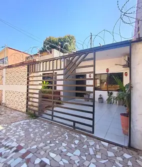 CASA EN ALQUILER DE 4 DORMITORIO 3ER Y 4TO ANILLO AV/ VIRGEN DE COTOCA